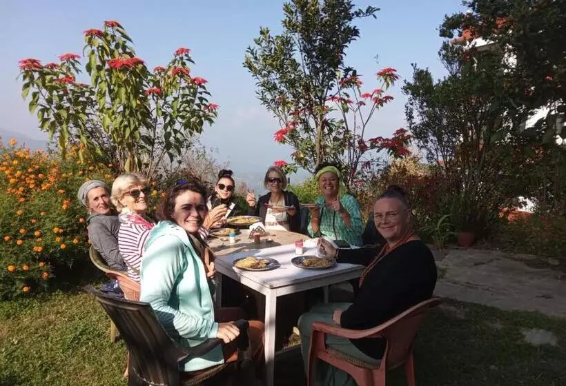هتل Tashidelek Guest Lodge & House