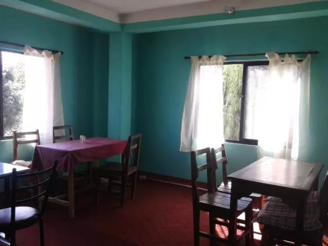 هتل Tashidelek Guest Lodge & House