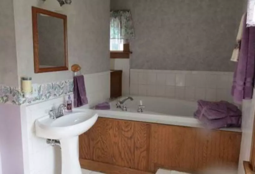 Lilac Village Bed & Breakfast