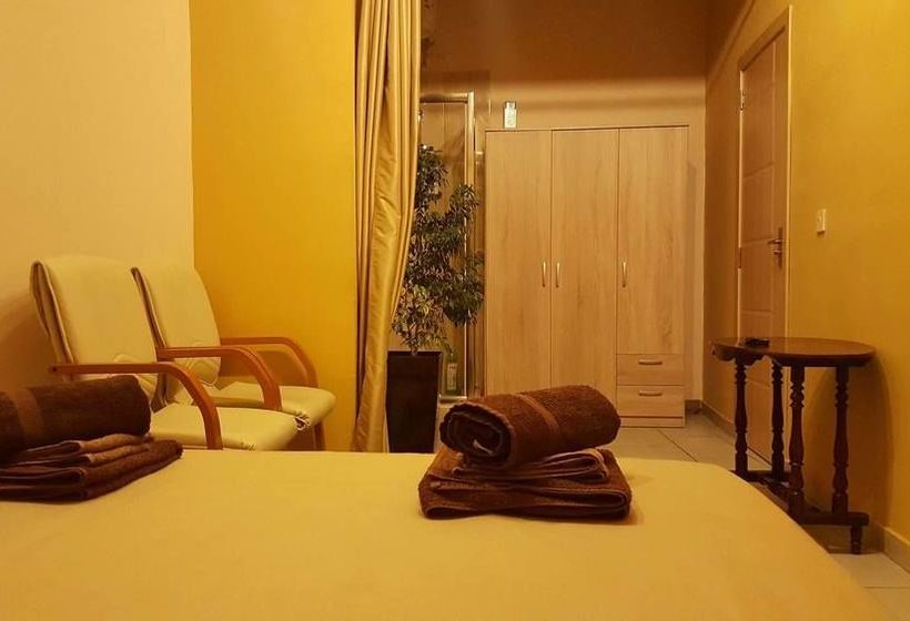 پانسیون Revive