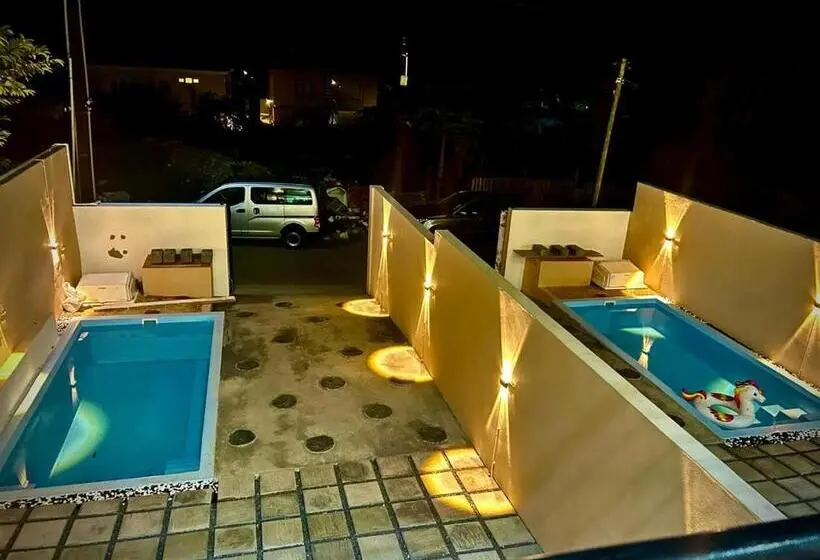 پانسیون Adonai Villa 1