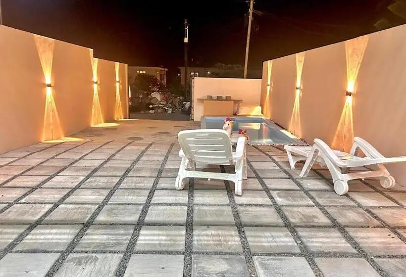 پانسیون Adonai Villa 1