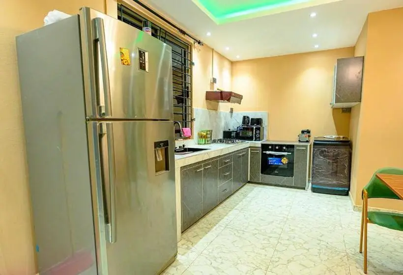 پانسیون Adonai Villa 1