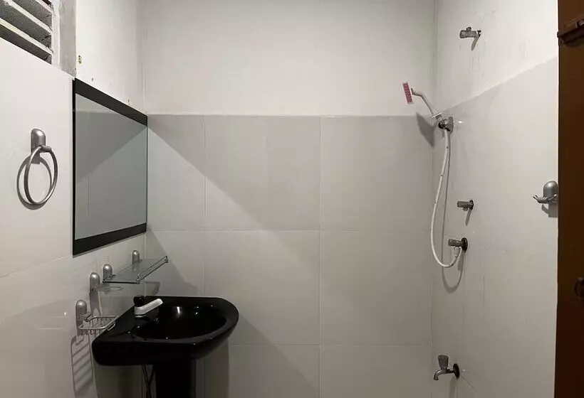 Retkeilymaja Funky Leopard Safari Lodge Bordering Yala National Park