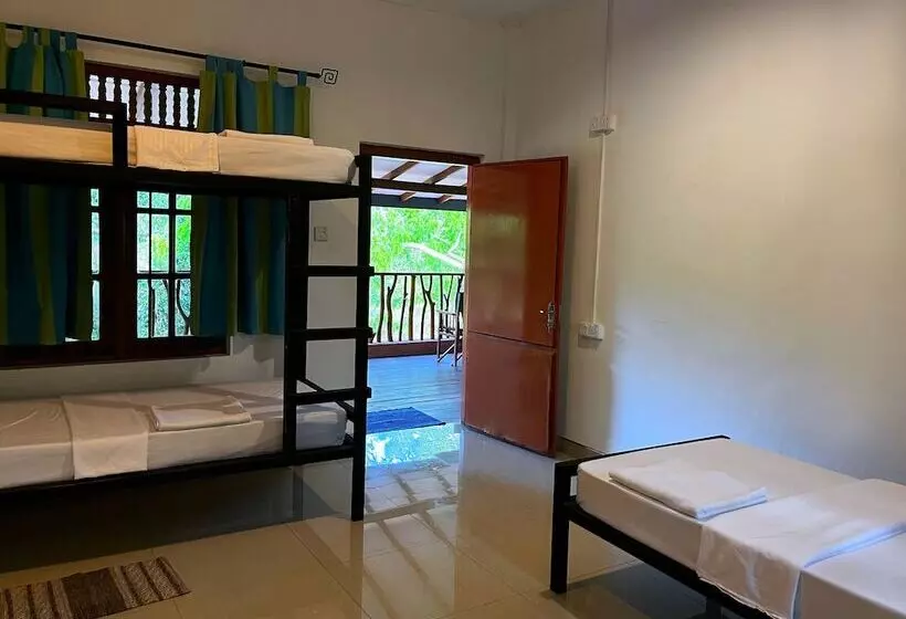 Retkeilymaja Funky Leopard Safari Lodge Bordering Yala National Park