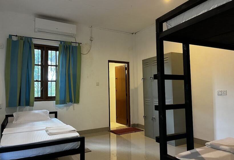 Schronisko Funky Leopard Safari Lodge Bordering Yala National Park