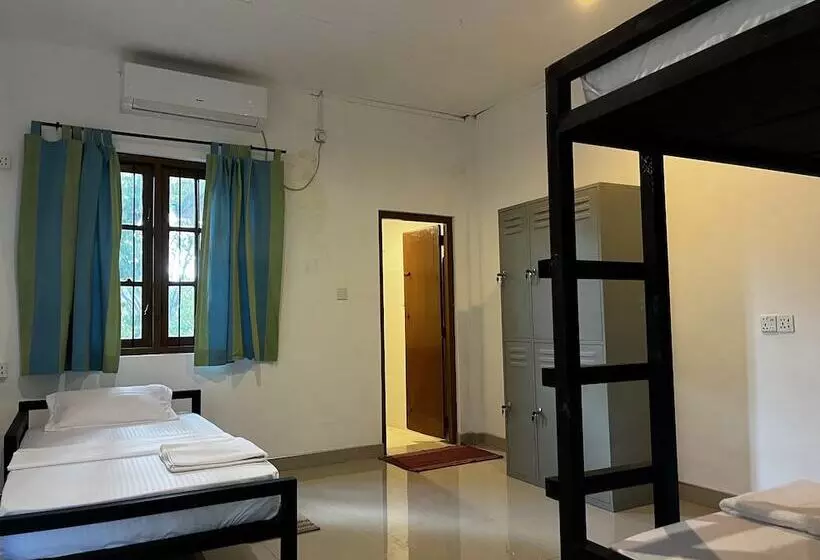 Retkeilymaja Funky Leopard Safari Lodge Bordering Yala National Park