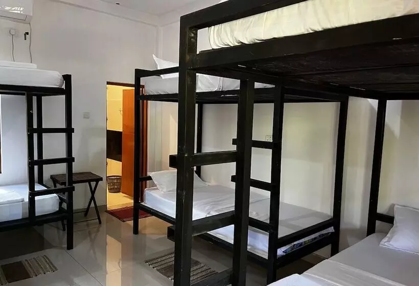 Retkeilymaja Funky Leopard Safari Lodge Bordering Yala National Park