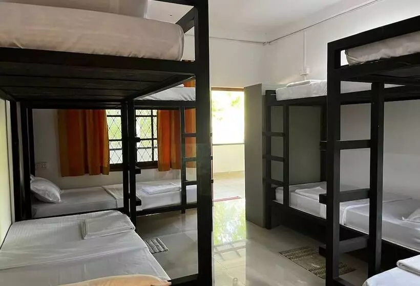 Retkeilymaja Funky Leopard Safari Lodge Bordering Yala National Park