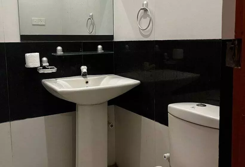 Retkeilymaja Funky Leopard Safari Lodge Bordering Yala National Park