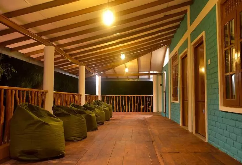 Retkeilymaja Funky Leopard Safari Lodge Bordering Yala National Park