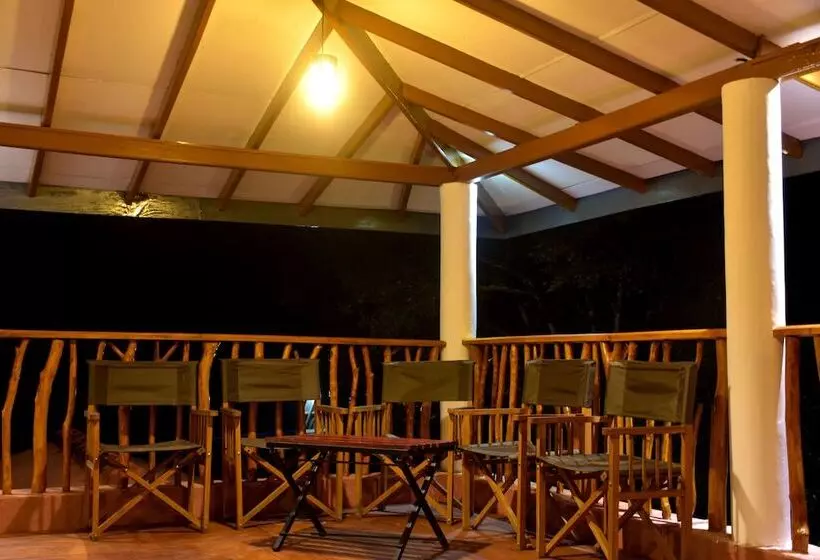Retkeilymaja Funky Leopard Safari Lodge Bordering Yala National Park