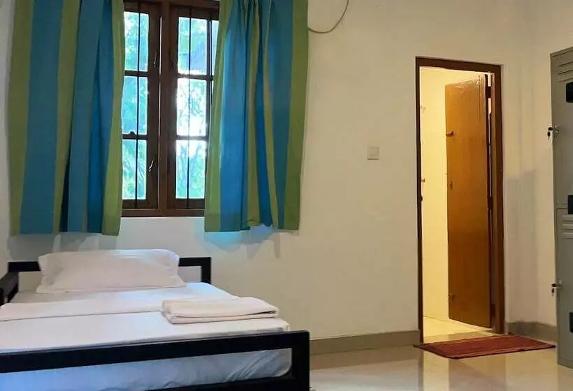 Retkeilymaja Funky Leopard Safari Lodge Bordering Yala National Park