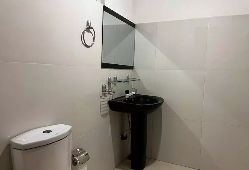 Retkeilymaja Funky Leopard Safari Lodge Bordering Yala National Park