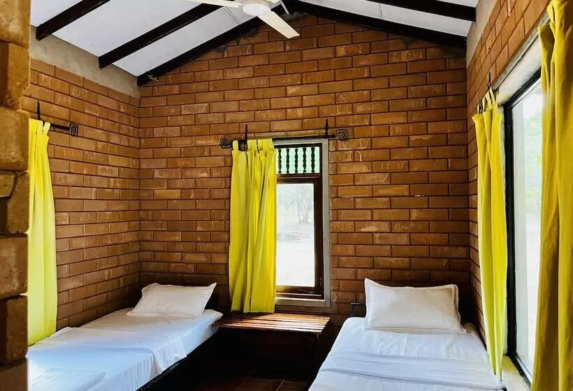 Retkeilymaja Funky Leopard Safari Lodge Bordering Yala National Park