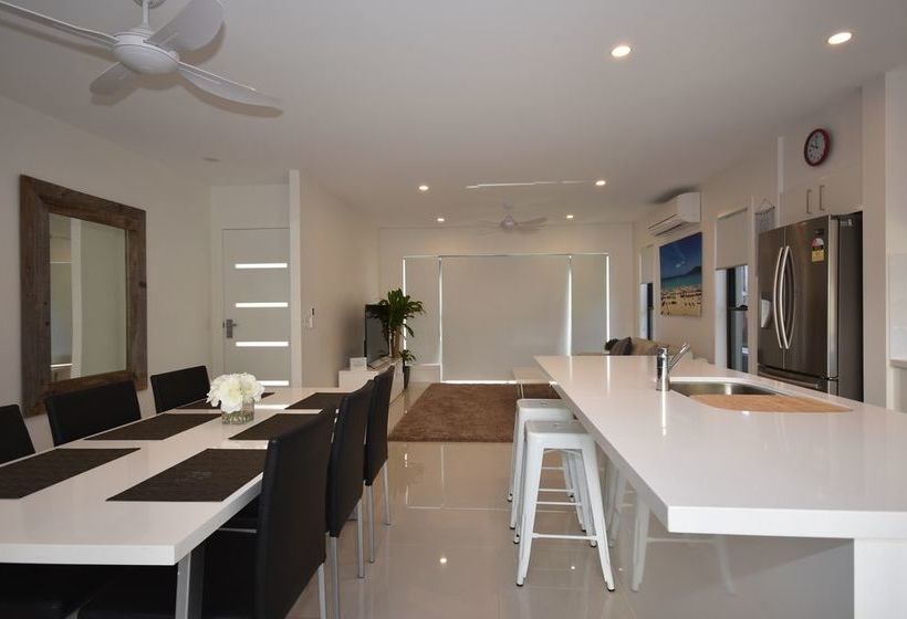 Holiday With A View Lowry Street