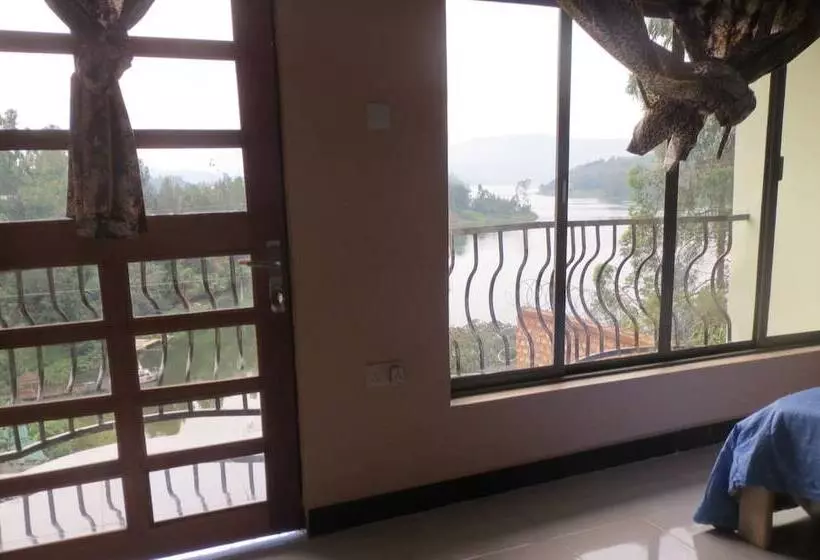هتل Bunyonyi View Resort