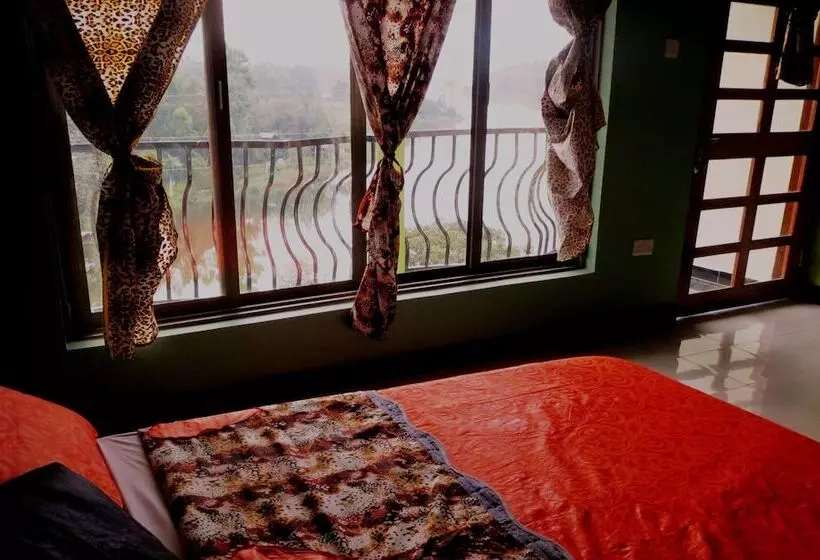 هتل Bunyonyi View Resort