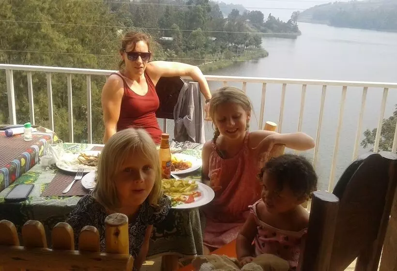 هتل Bunyonyi View Resort