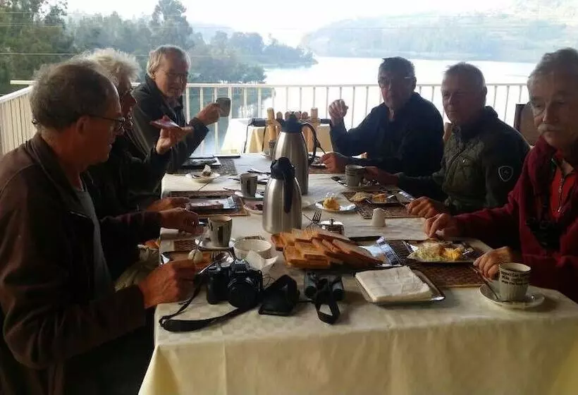 هتل Bunyonyi View Resort