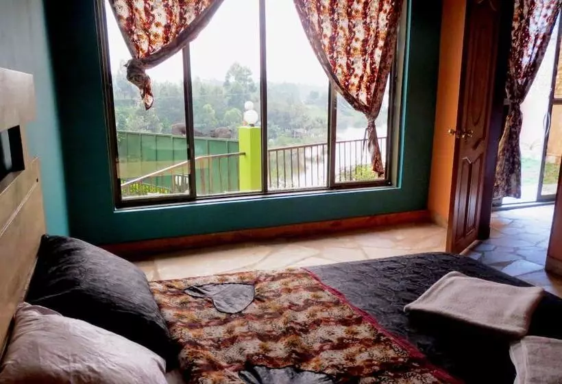 هتل Bunyonyi View Resort