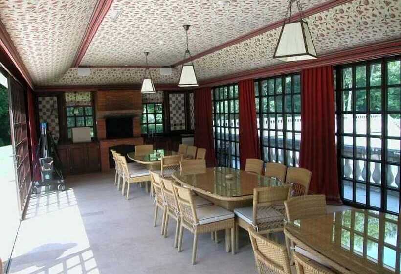 בית מלון כפרי Château Des Forgets