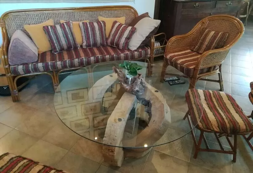 Hotelli Saku Boutique Homestay