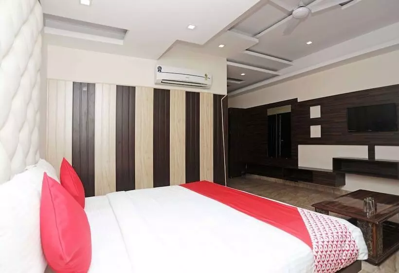 ホテル O Subhadra Residency