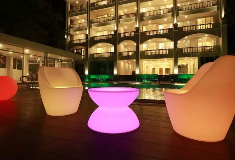 ホテル The Park Vientiane