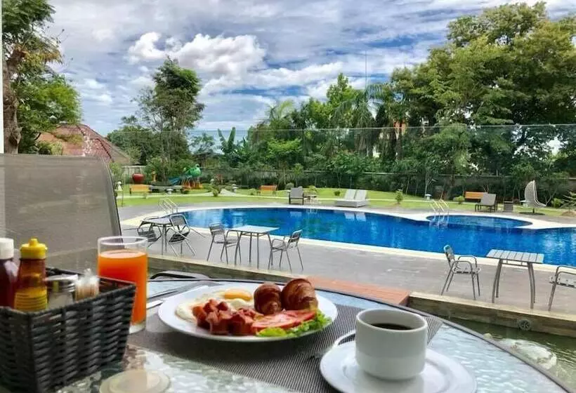 ホテル The Park Vientiane