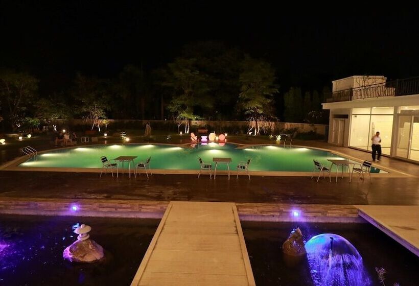 בית מלון כפרי The Park Vientiane