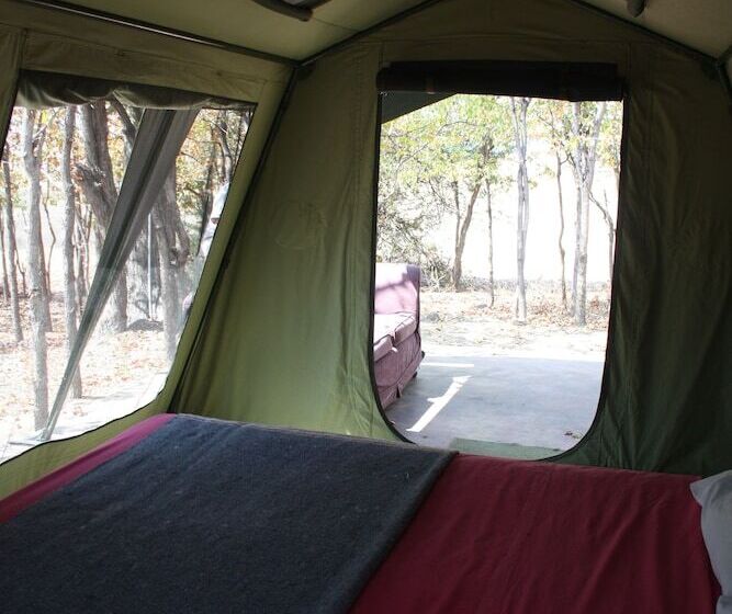 هتل Warthogs Safari Camp