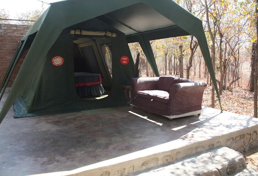 هتل Warthogs Safari Camp