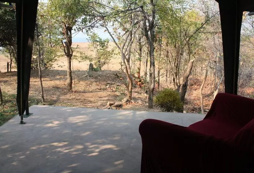 Hotelli Warthogs Safari Camp