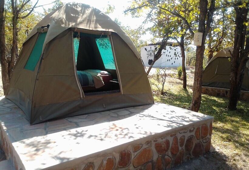 هتل Warthogs Safari Camp