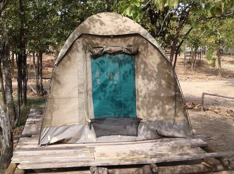 هتل Warthogs Safari Camp