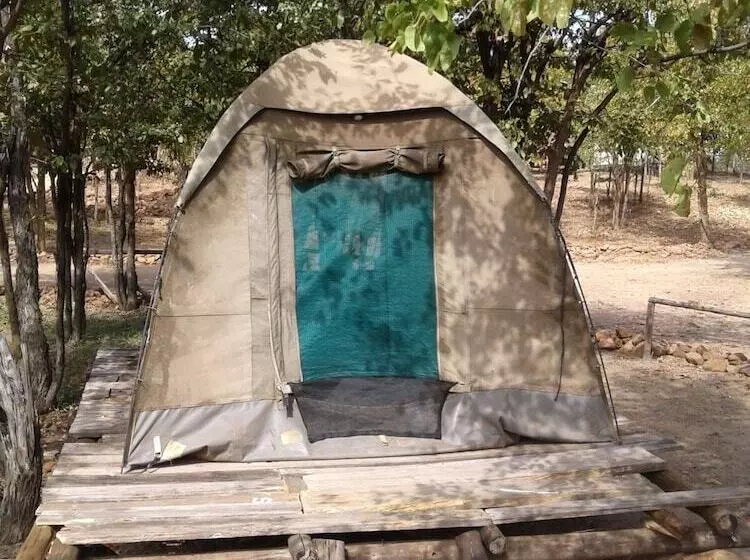 Hotelli Warthogs Safari Camp