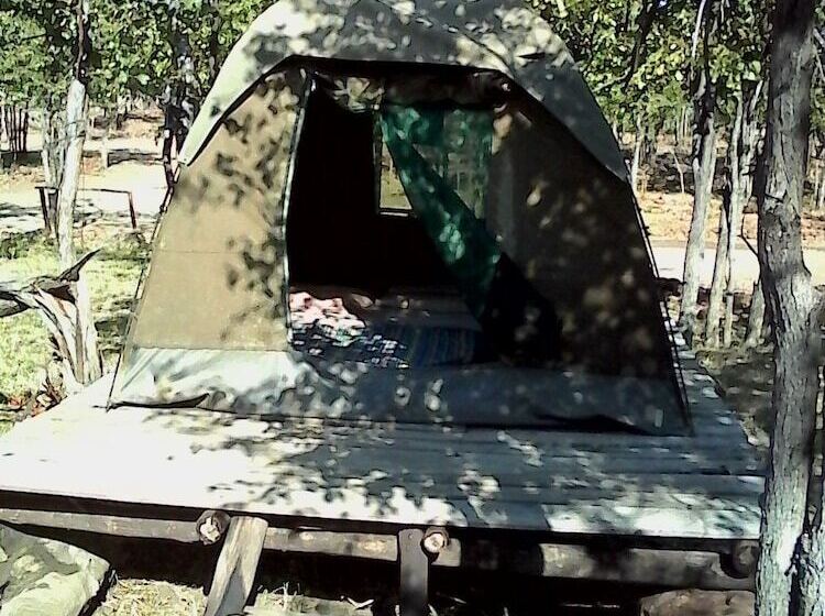 هتل Warthogs Safari Camp