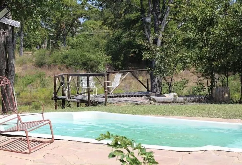 هتل Warthogs Safari Camp