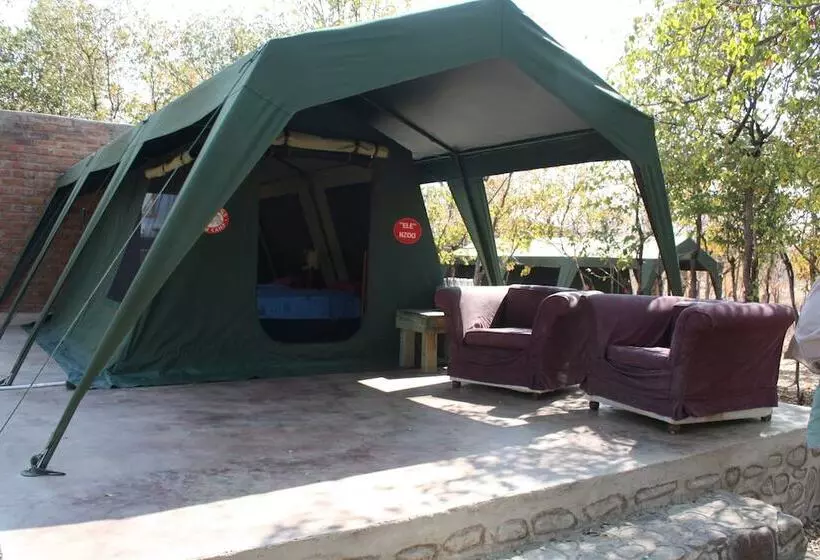 هتل Warthogs Safari Camp