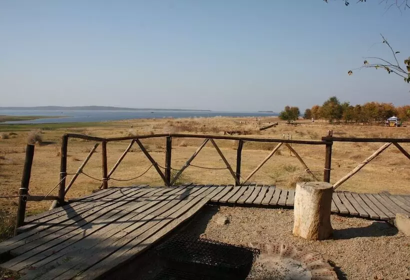 هتل Warthogs Safari Camp