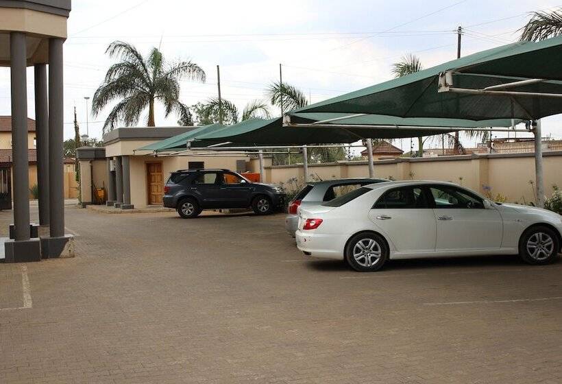 پانسیون Four Pillars Lodge