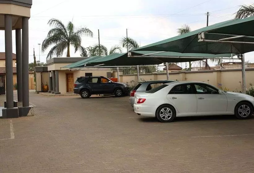 پانسیون Four Pillars Lodge