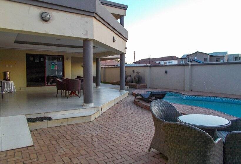 پانسیون Four Pillars Lodge