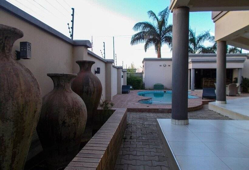 پانسیون Four Pillars Lodge