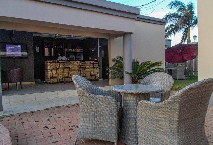 پانسیون Four Pillars Lodge