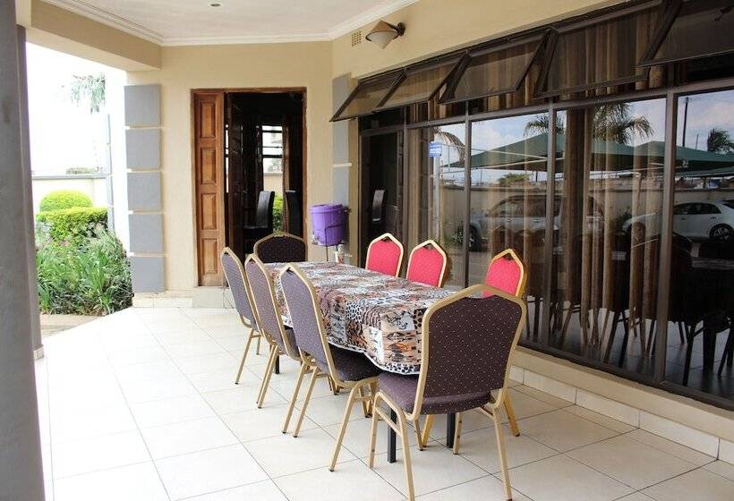 پانسیون Four Pillars Lodge