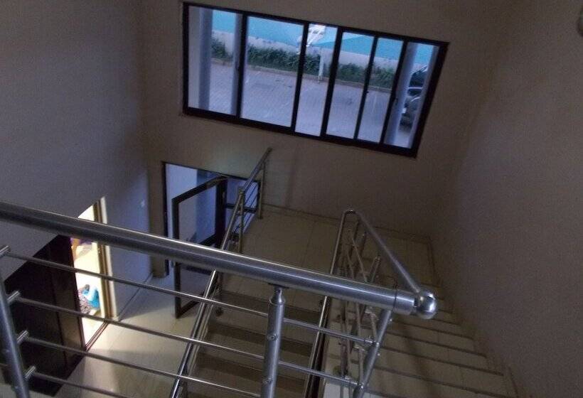 پانسیون Four Pillars Lodge