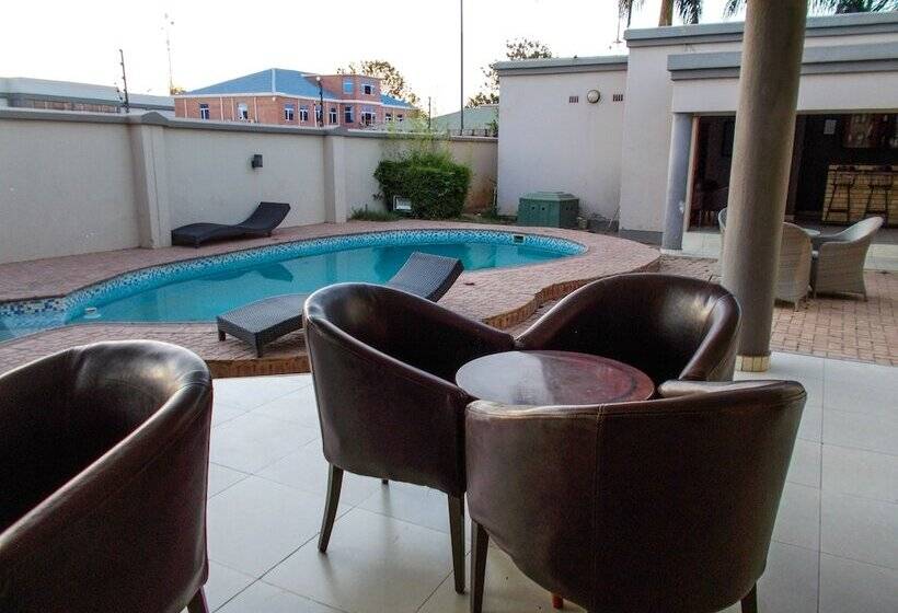 پانسیون Four Pillars Lodge