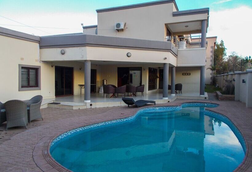 پانسیون Four Pillars Lodge